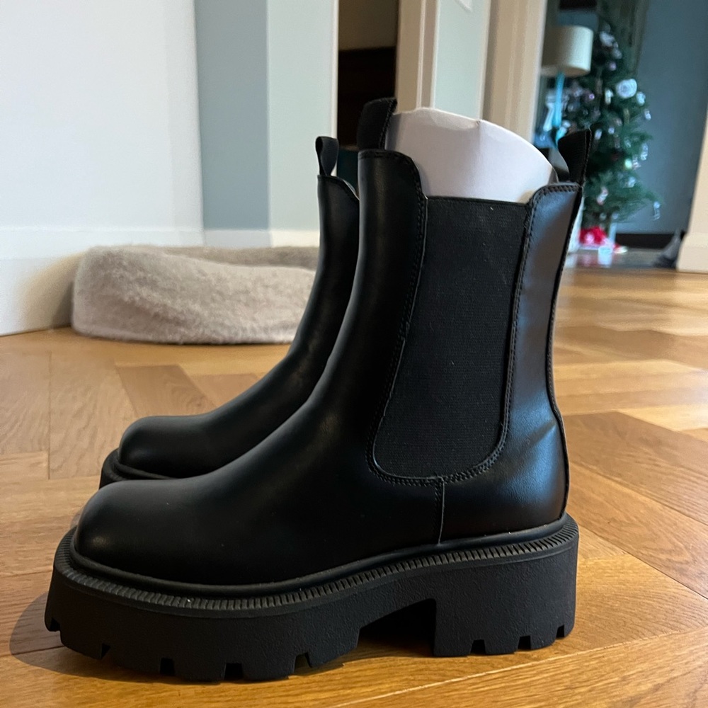Black Leather Chelsea Boots